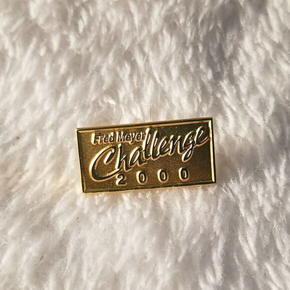 Fred Meyer Challenge 2000 Charity Golf Pin - Picture 2 of 4